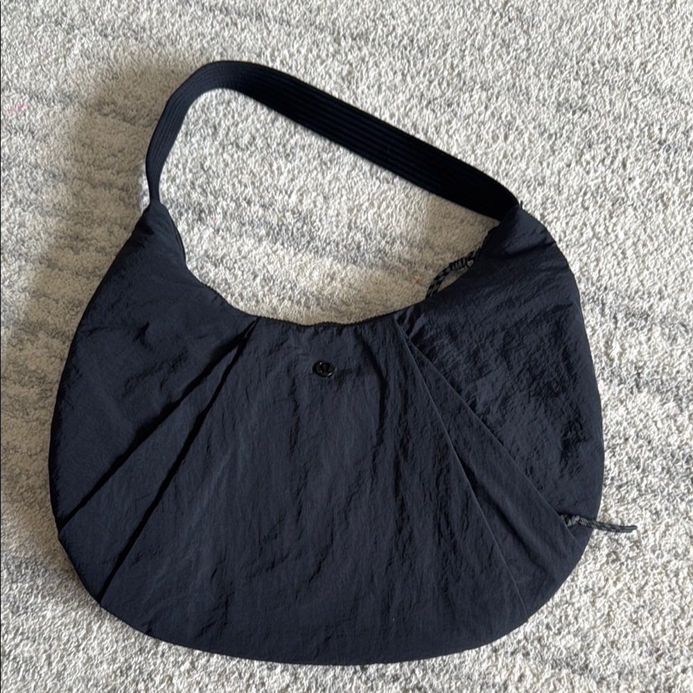 Lululemon pleated shoulder bag 10L black